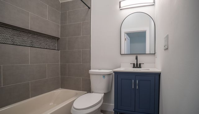 1425 W 16th Street, Chicago, IL 60608