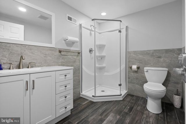 650 W BRIDGE ST, Morrisville, PA 19067