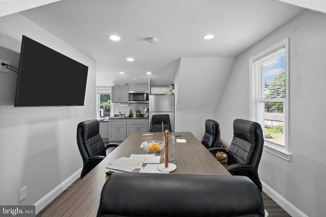 650 W BRIDGE ST, Morrisville, PA 19067