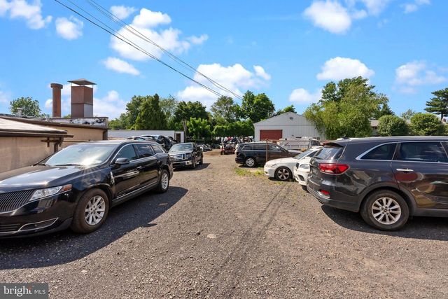 650 W BRIDGE ST, Morrisville, PA 19067