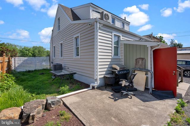 650 W BRIDGE ST, Morrisville, PA 19067