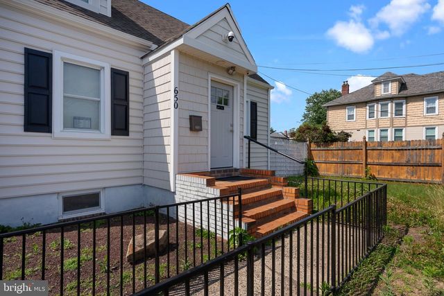 650 W BRIDGE ST, Morrisville, PA 19067