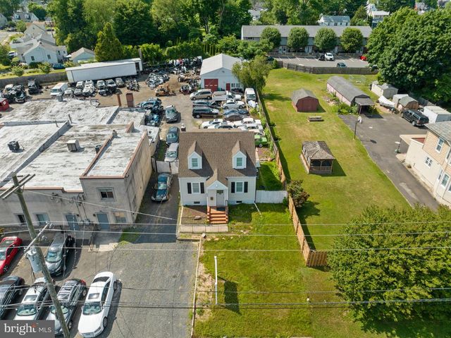 650 W BRIDGE ST, Morrisville, PA 19067