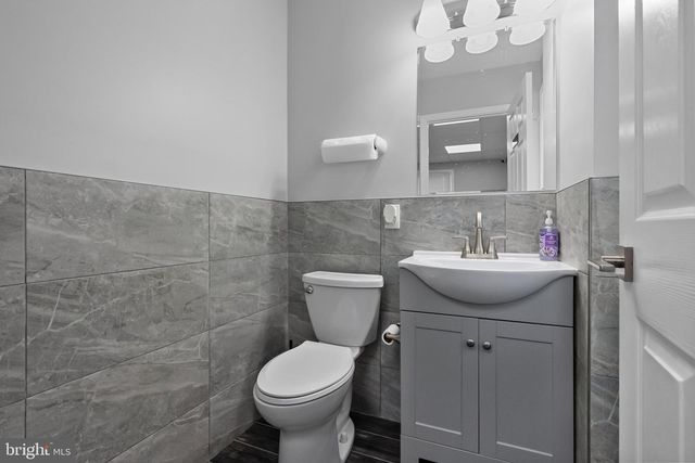 650 W BRIDGE ST, Morrisville, PA 19067