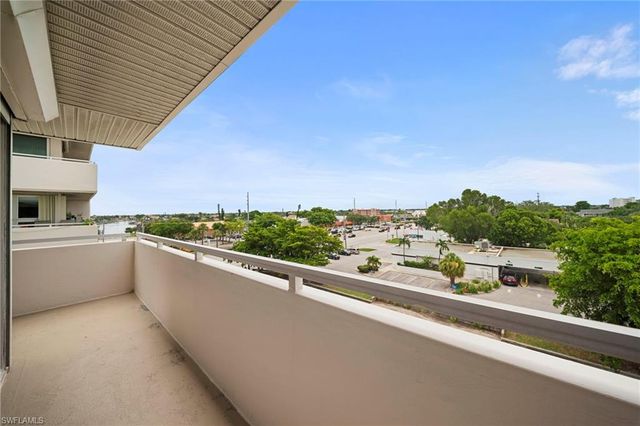 4807 Sunset CT 405, Cape Coral, FL 33904