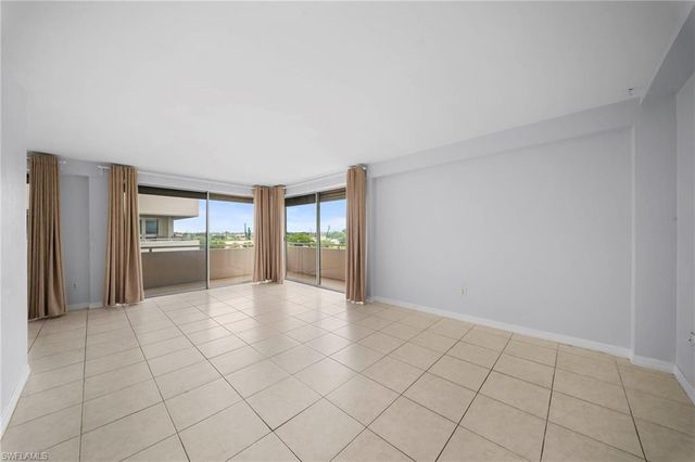 4807 Sunset CT 405, Cape Coral, FL 33904
