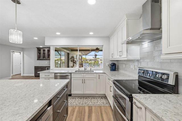 831 CHIPAWAY DRIVE, Apollo Beach, FL 33572
