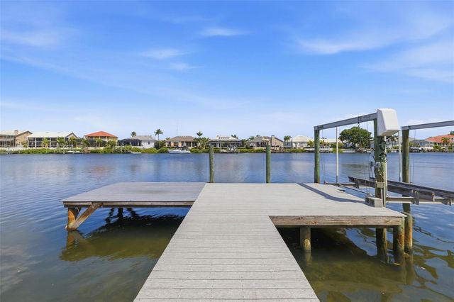831 CHIPAWAY DRIVE, Apollo Beach, FL 33572