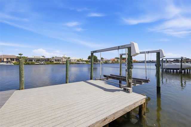 831 CHIPAWAY DRIVE, Apollo Beach, FL 33572