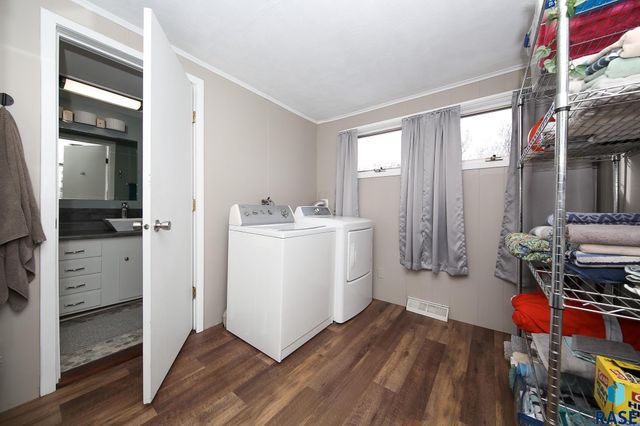 2009 E 30th St N Street N, Sioux Falls, SD 57104