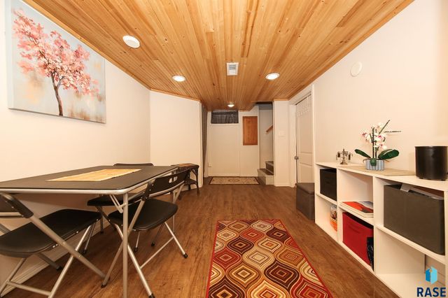 2009 E 30th St N Street N, Sioux Falls, SD 57104