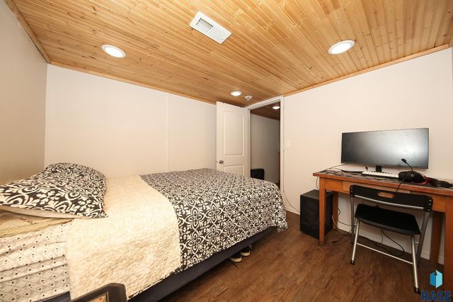 2009 E 30th St N Street N, Sioux Falls, SD 57104