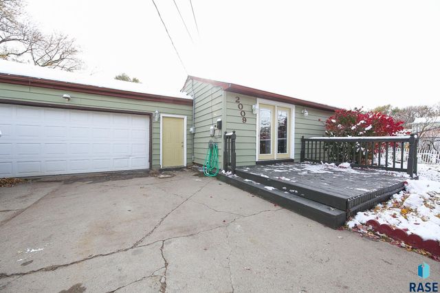 2009 E 30th St N Street N, Sioux Falls, SD 57104