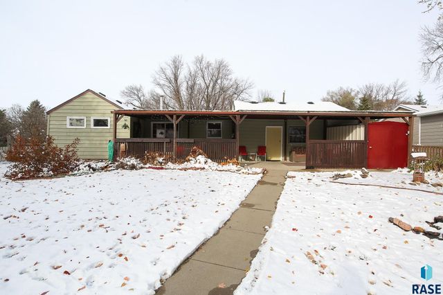 2009 E 30th St N Street N, Sioux Falls, SD 57104