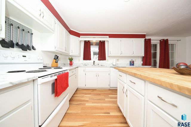 2009 E 30th St N Street N, Sioux Falls, SD 57104