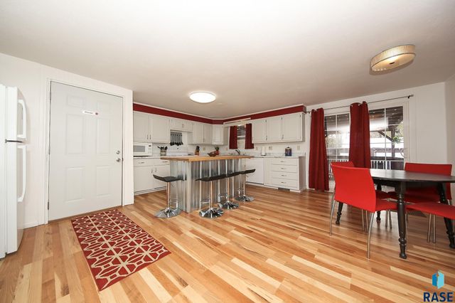 2009 E 30th St N Street N, Sioux Falls, SD 57104