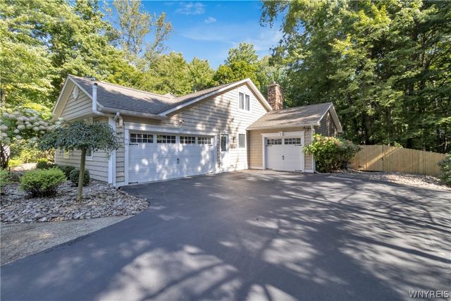88 Middlebury Road, Orchard Park, NY 14127