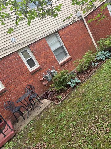 2993 Walnut Grove Rd Apt 2, Memphis, TN 38111