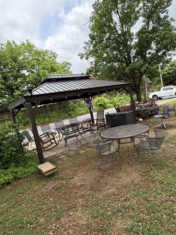 2993 Walnut Grove Rd Apt 2, Memphis, TN 38111