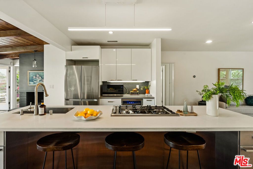 Image 17 of property listing at 7406 Earldom Avenue, Playa Del Rey, CA 90293