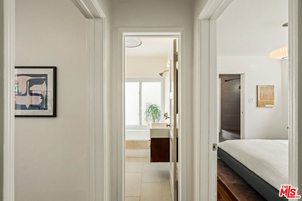 Image 20 of property listing at 7406 Earldom Avenue, Playa Del Rey, CA 90293