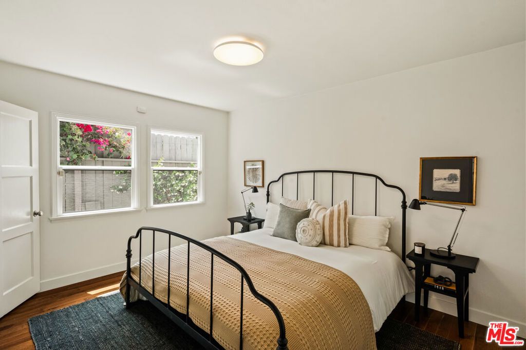 Image 28 of property listing at 7406 Earldom Avenue, Playa Del Rey, CA 90293