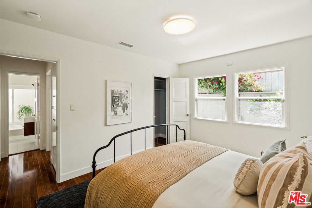 Image 30 of property listing at 7406 Earldom Avenue, Playa Del Rey, CA 90293
