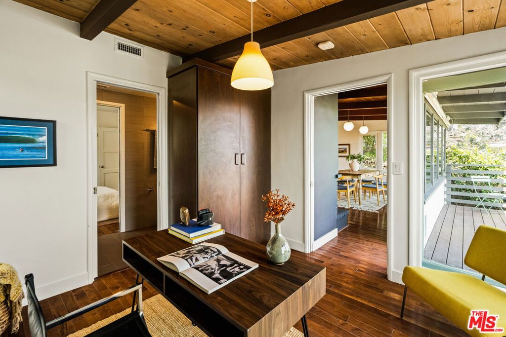 Image 35 of property listing at 7406 Earldom Avenue, Playa Del Rey, CA 90293