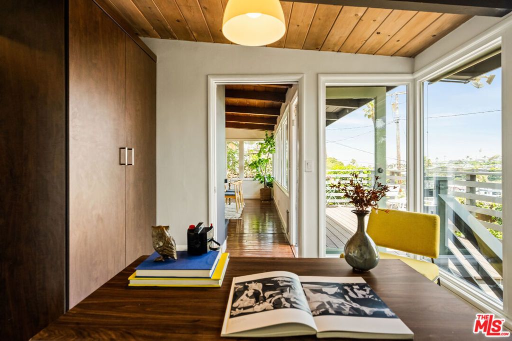 Image 36 of property listing at 7406 Earldom Avenue, Playa Del Rey, CA 90293