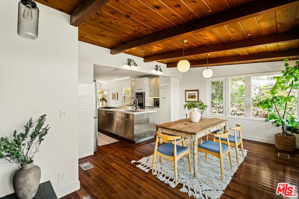 Image 39 of property listing at 7406 Earldom Avenue, Playa Del Rey, CA 90293