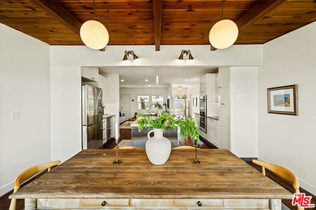 Image 42 of property listing at 7406 Earldom Avenue, Playa Del Rey, CA 90293