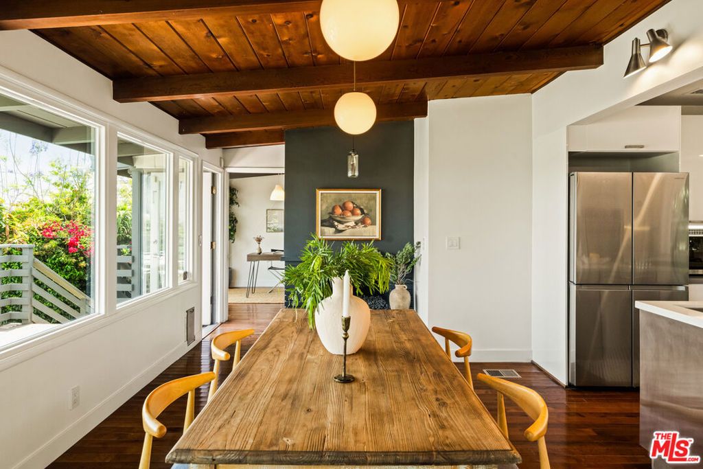 Image 43 of property listing at 7406 Earldom Avenue, Playa Del Rey, CA 90293