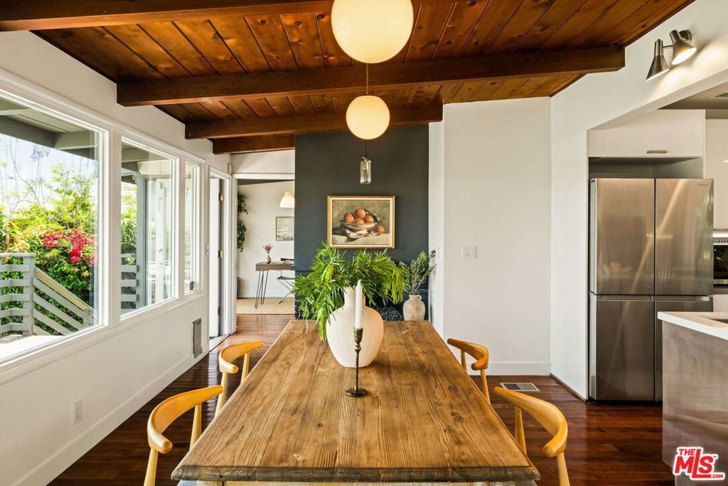 Image 45 of property listing at 7406 Earldom Avenue, Playa Del Rey, CA 90293