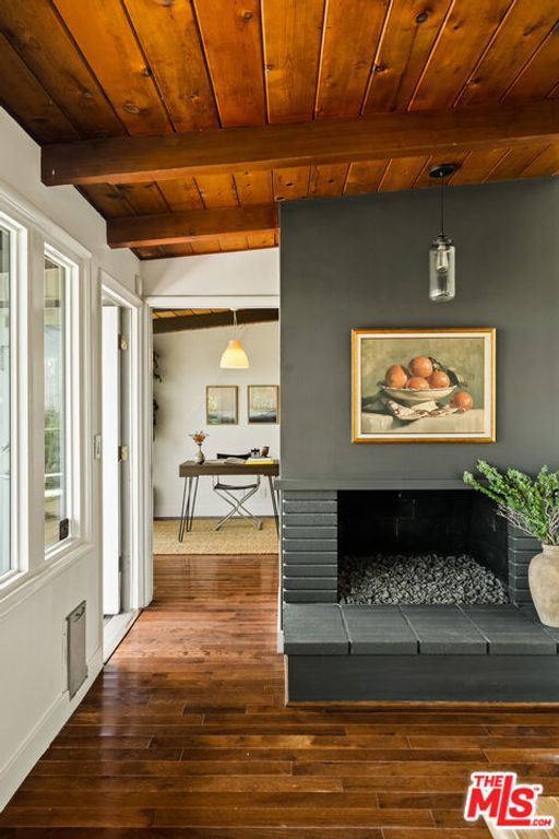 Image 47 of property listing at 7406 Earldom Avenue, Playa Del Rey, CA 90293