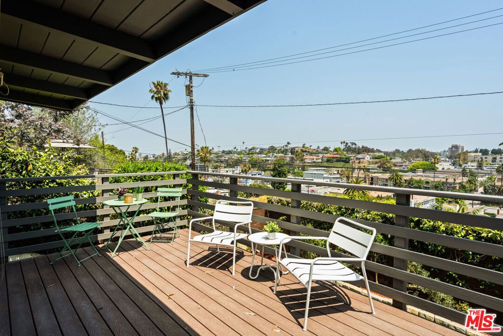 Image 48 of property listing at 7406 Earldom Avenue, Playa Del Rey, CA 90293