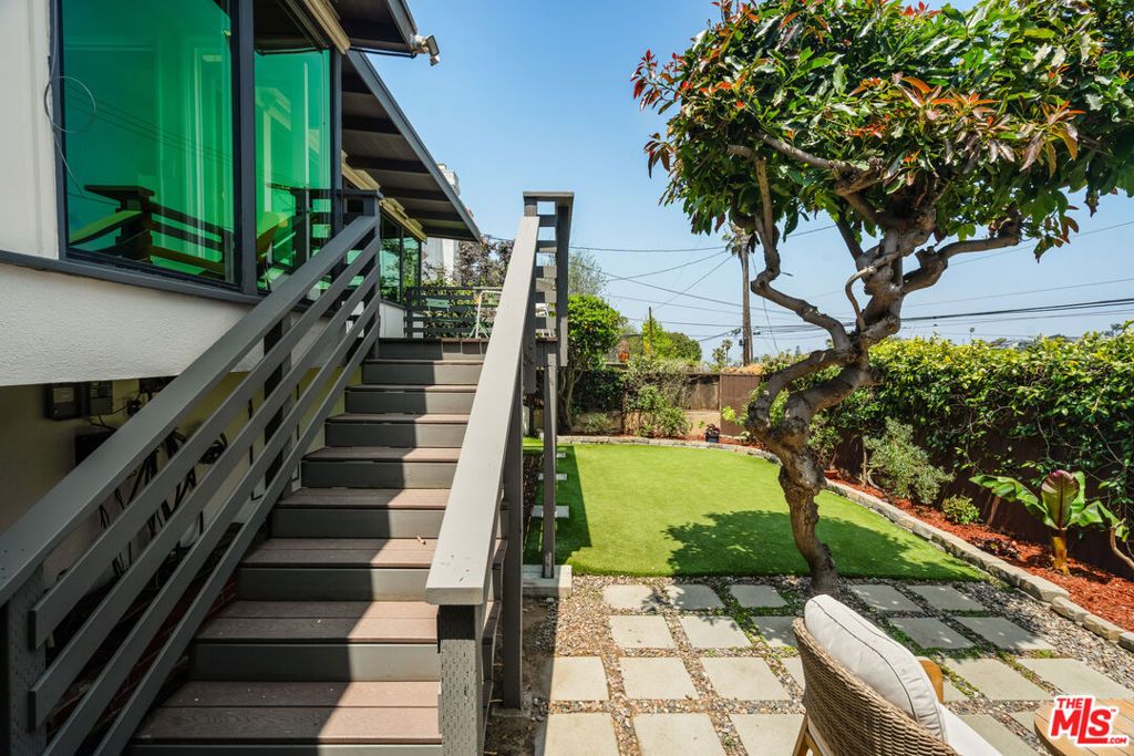 Image 50 of property listing at 7406 Earldom Avenue, Playa Del Rey, CA 90293