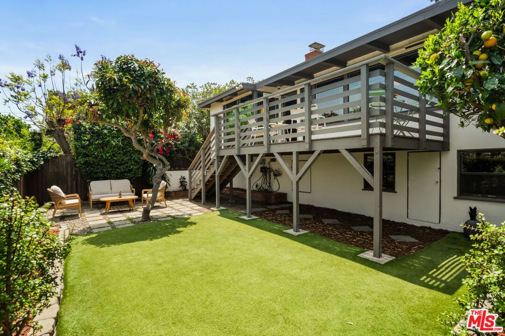 Image 55 of property listing at 7406 Earldom Avenue, Playa Del Rey, CA 90293