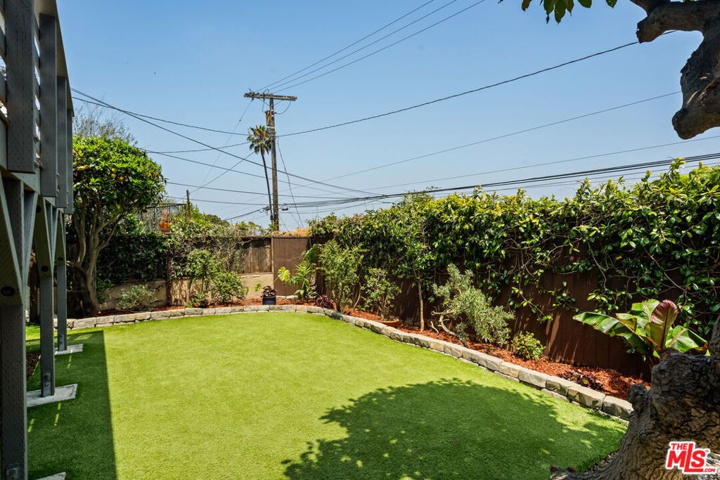 Image 56 of property listing at 7406 Earldom Avenue, Playa Del Rey, CA 90293