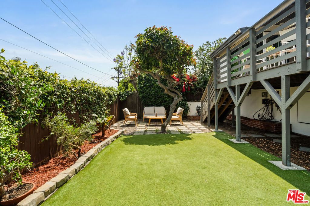 Image 57 of property listing at 7406 Earldom Avenue, Playa Del Rey, CA 90293