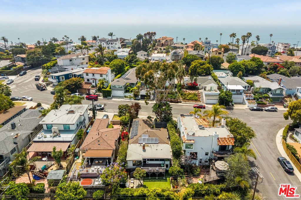 Image 61 of property listing at 7406 Earldom Avenue, Playa Del Rey, CA 90293