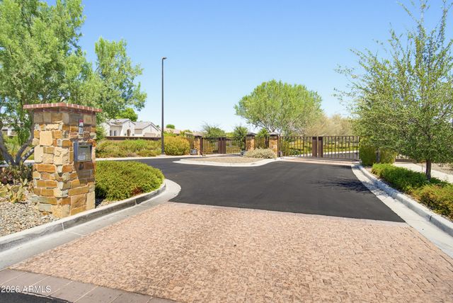 2515 E THORNTON Court, Gilbert, AZ 85297