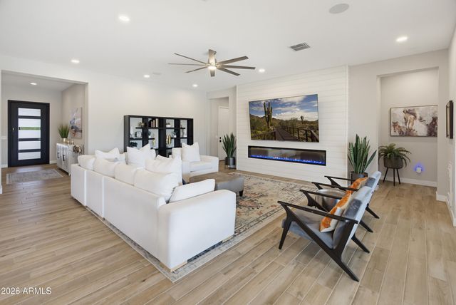 2515 E THORNTON Court, Gilbert, AZ 85297