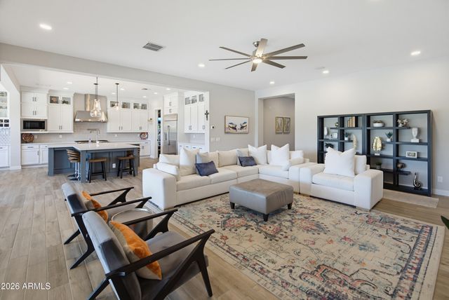 2515 E THORNTON Court, Gilbert, AZ 85297