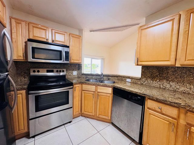 3409 NW 44TH Street 205, Oakland Park, FL 33309