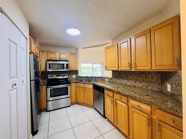 3409 NW 44TH Street 205, Oakland Park, FL 33309