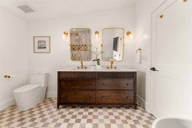 236 Wake Forest, Costa Mesa, CA 92626