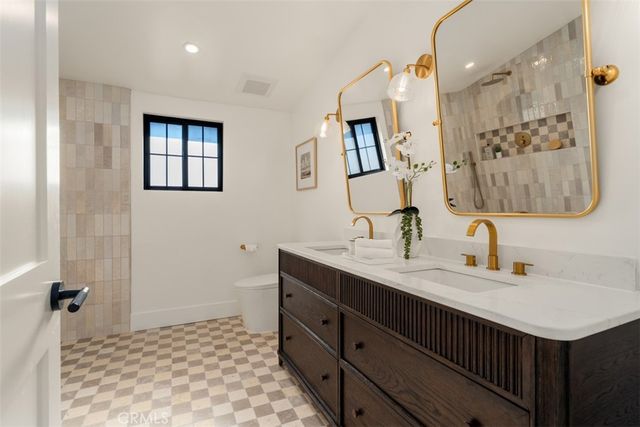 236 Wake Forest, Costa Mesa, CA 92626