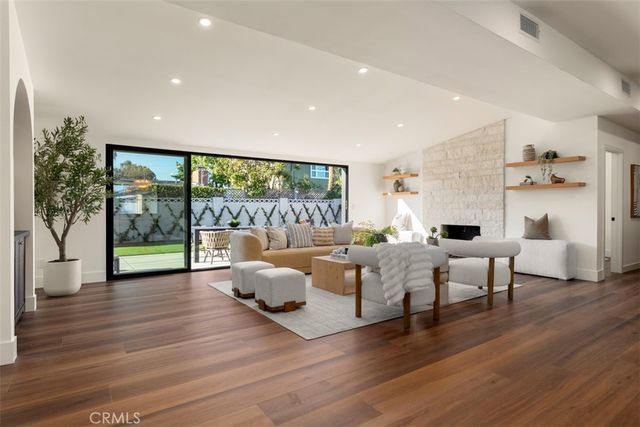 236 Wake Forest, Costa Mesa, CA 92626