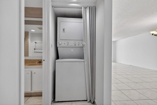 12500 SW 6th Street 110 N, Pembroke Pines, FL 33027