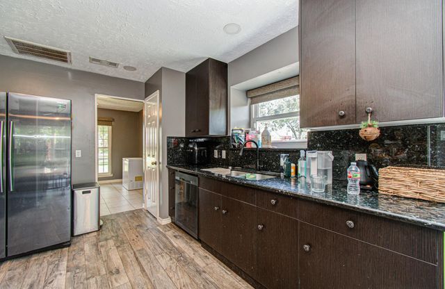 2122 Courtshire Lane, Sugar Land, TX 77478